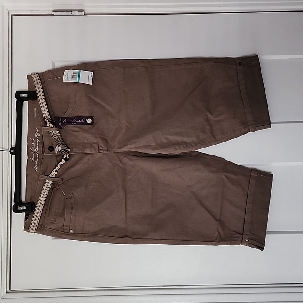 NWT. Gloria Vanderbilt. Brown wash Skimmer. 16(P)
